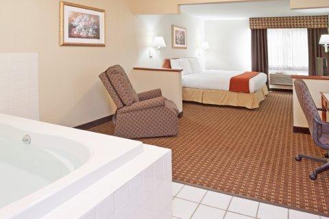 Express & By Ihg 2* Bucyrus
