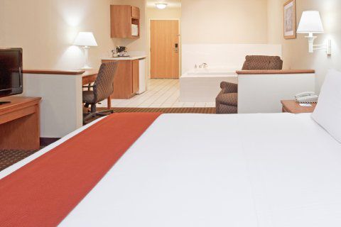 Express & By Ihg 2* Bucyrus