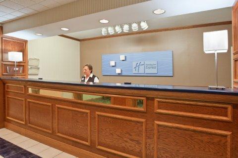 Express & By Ihg 2* Bucyrus